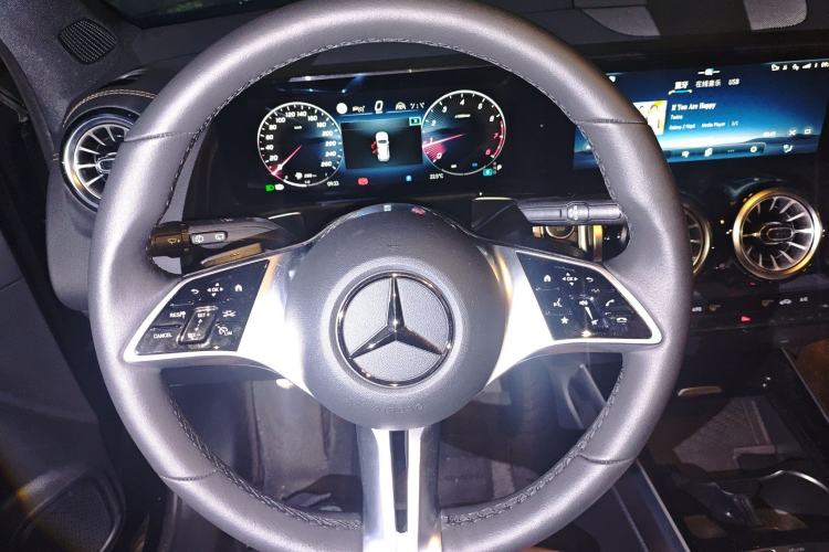 Used Mercedes-Benz GLB 2025 GLB 220 4MATIC