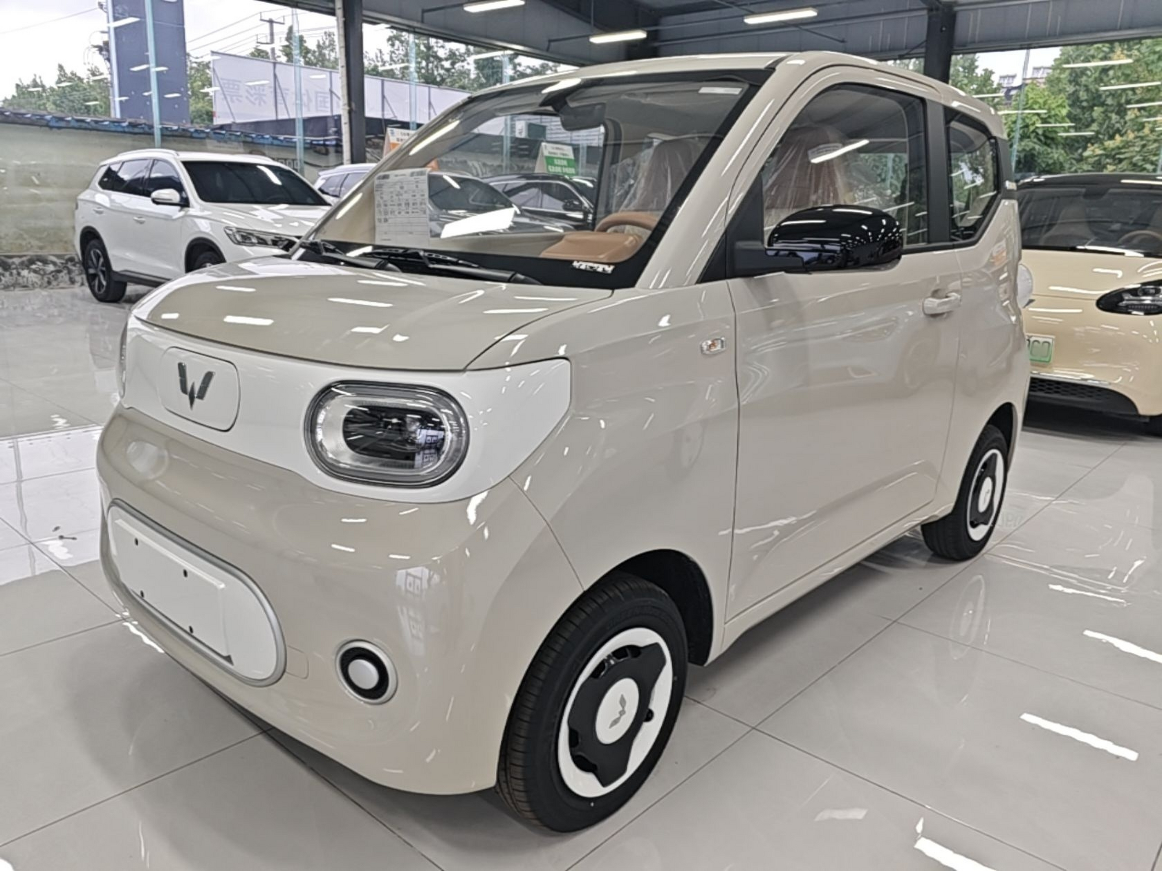 Unter der Vorderseite des Autos