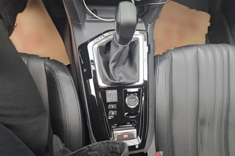 Used Peugeot 408 2022 1.6T Light-Chasing Edition Gear Lever