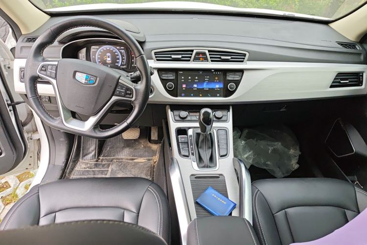 Used Geely Auto Emgrand X7 Sport 2016 1.8TD Automatic Smart Connectivity Version Center Console