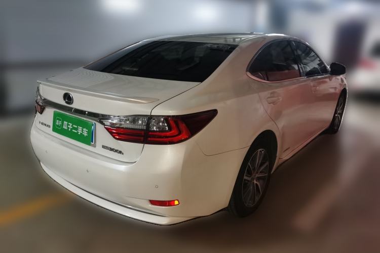 Used Lexus ES 2017 300h Mark Levinson Comfort Edition