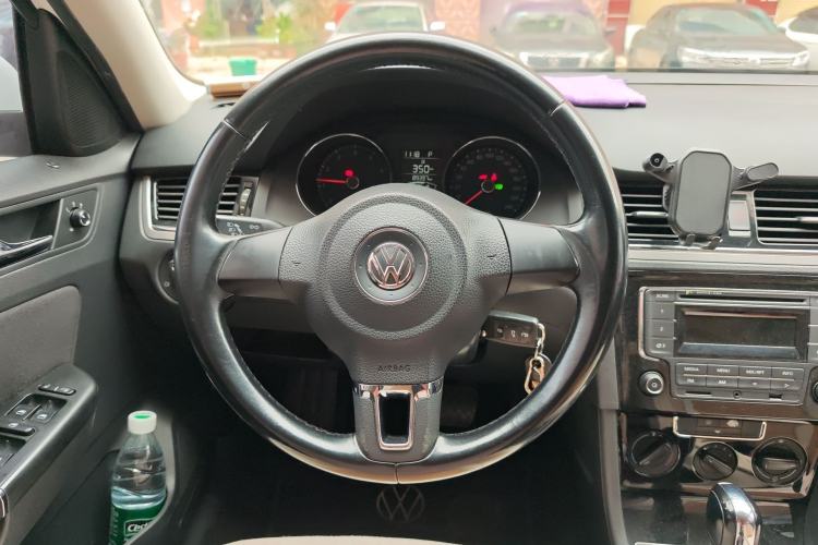 Used Volkswagen Bora 2014 1.6L Automatic Fashion Model Steering Wheel