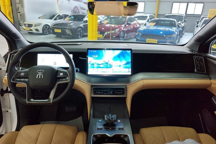 Used BYD Song L DM-i 2024 112 km Leading Edition Center Console