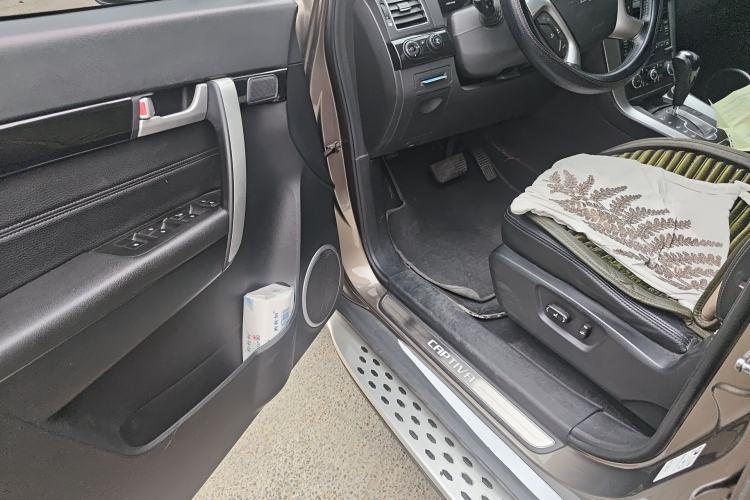 Used Chevrolet Captiva 2015 2.4L 4x4 Flagship Edition 7-Seater
