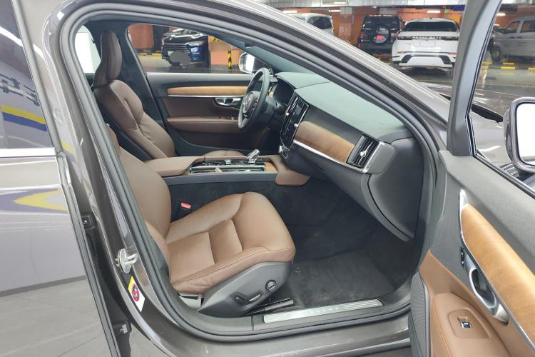 Used Volvo S90 2024 B5 Zhiyi Luxury Edition