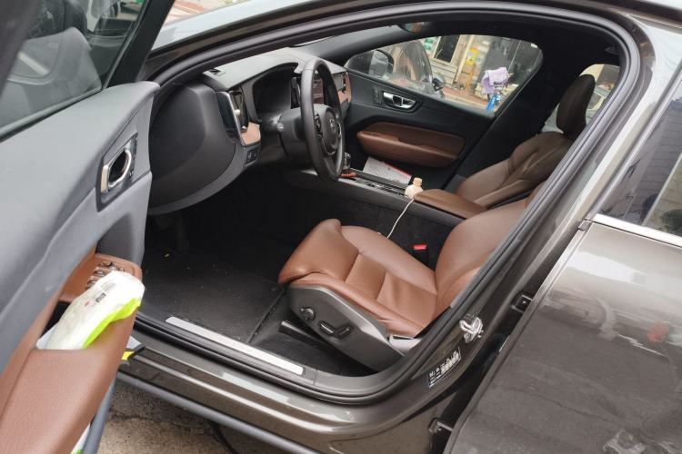 Used Volvo XC60 2021 T5 4x4 Smart Luxury Edition Driver Seat