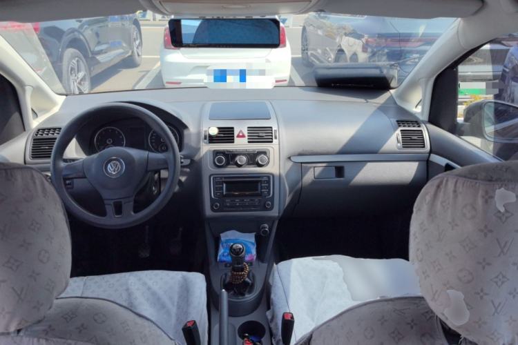 Used Volkswagen Touran 2013 1.4T Manual Fashion Edition 5 Seats Center Console