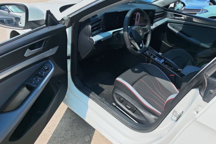 Used Volkswagen Lamando 2024 Lavida L 280TSI DSG Cool & Spicy Edition Driver Seat