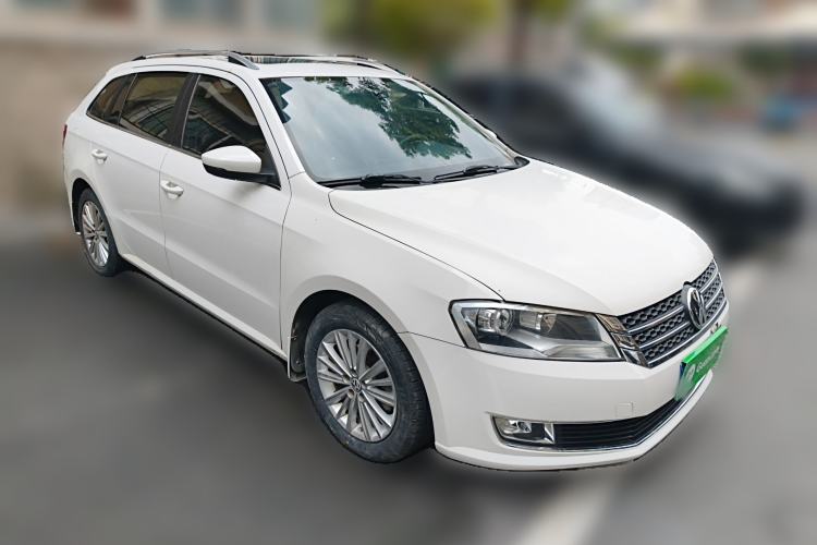 Used Volkswagen Gran Lavida 2014 1.6L Automatic Sport Edition Front Right 45 Deg