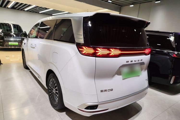 Used Denza D9 2025 DM-i Intelligent Drive 1020 Four-Wheel Drive Flagship Model
