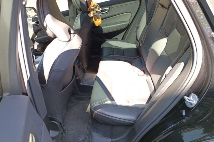 Used Volvo XC60 New Energy 2024 T8 Plug-in Hybrid Long-Range All-Wheel Drive Zhiyuan Polar Night Edition
