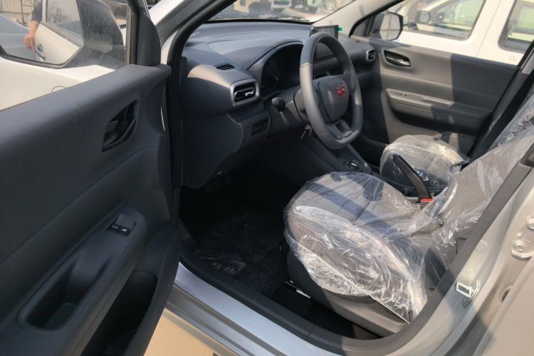 Used Wuling Hongguang New Energy 2024 All-Electric Model 300KM Standard Version Driver Seat