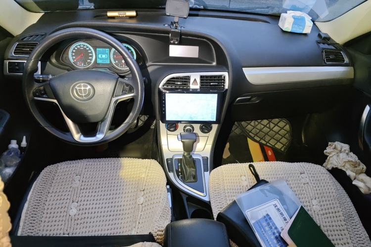 Used Brilliance H530 2017 1.6L Automatic Comfort Model Center Console