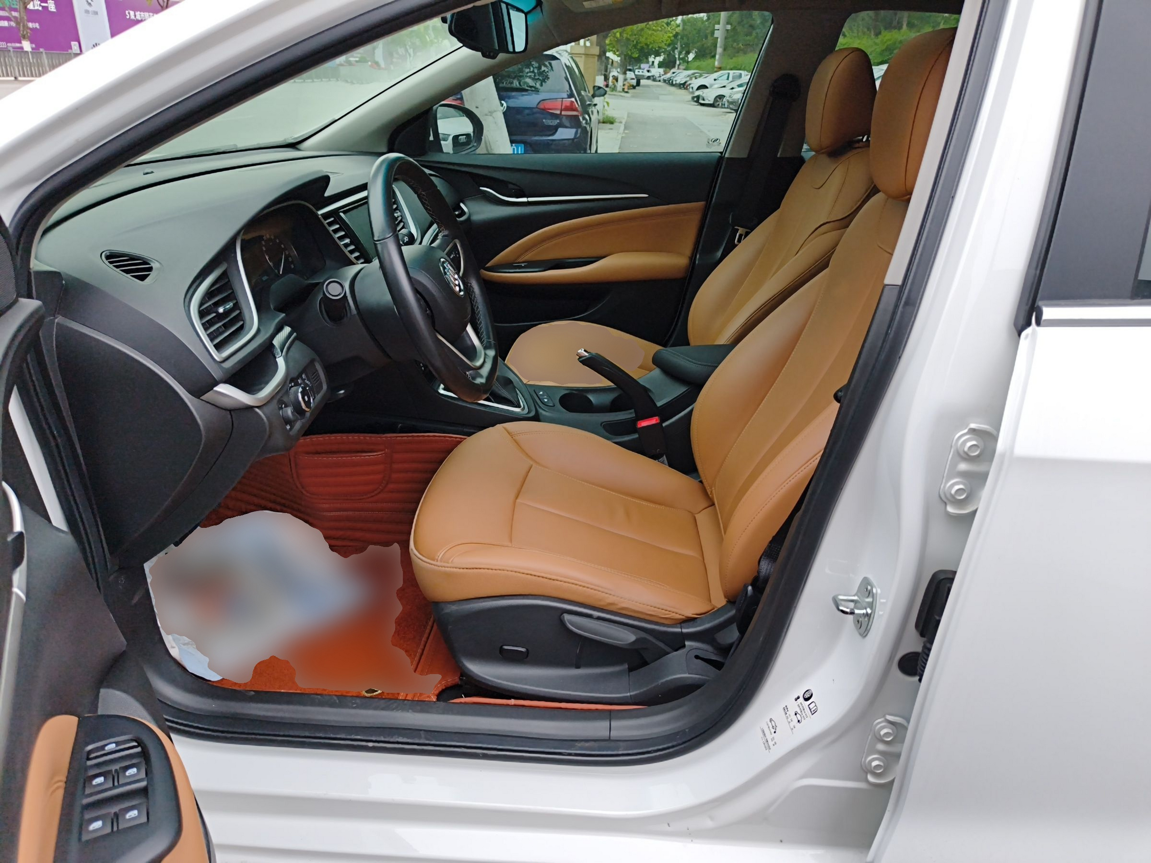 Переднее сиденье в автомобиле