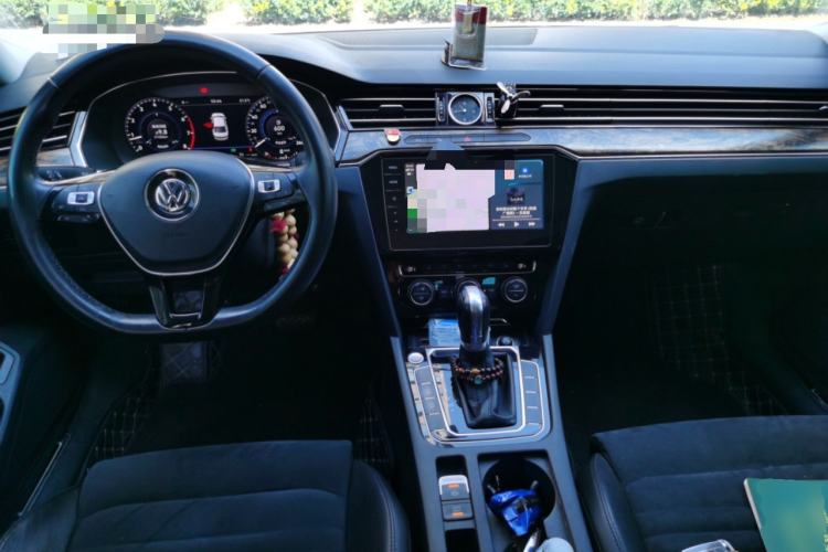 Used Volkswagen Magotan 2018 330TSI DSG Luxury Model Center Console