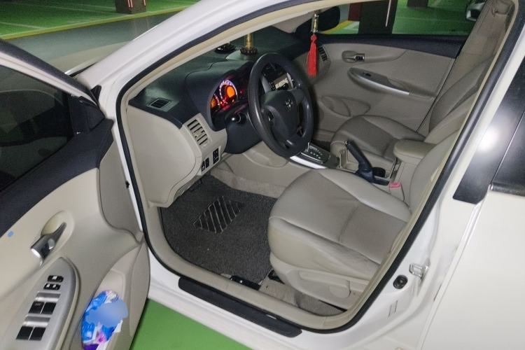 Used Toyota Corolla 2013 Special Edition 1.8L CVT ZhiKu GL-i Driver Seat