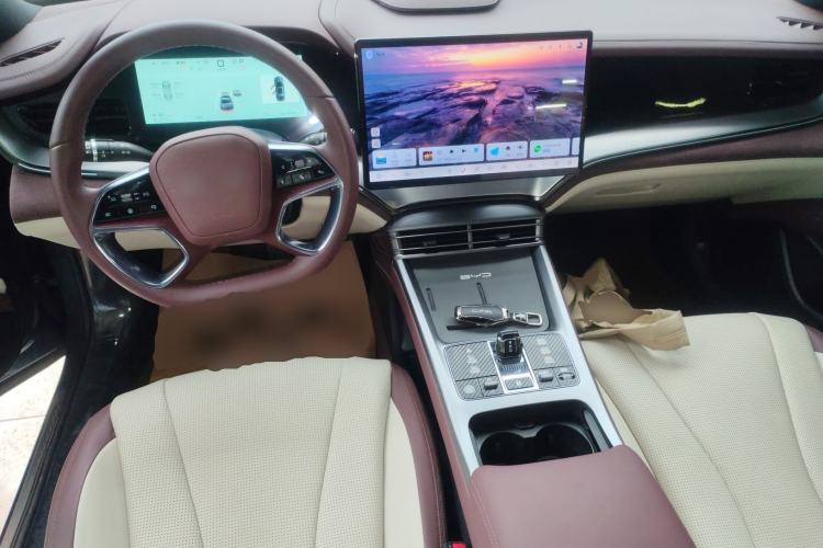 Used BYD Seal 07 DM-i 2025 DM-i 1.5L 125km Luxury Model Center Console