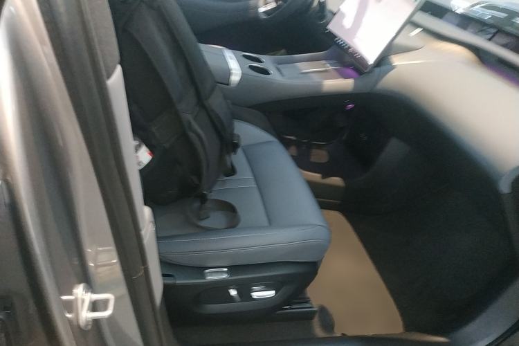 Used Xiaomi Auto YU7 2025 Ultra-Long Range Rear-Wheel Drive Version Right Front Seat