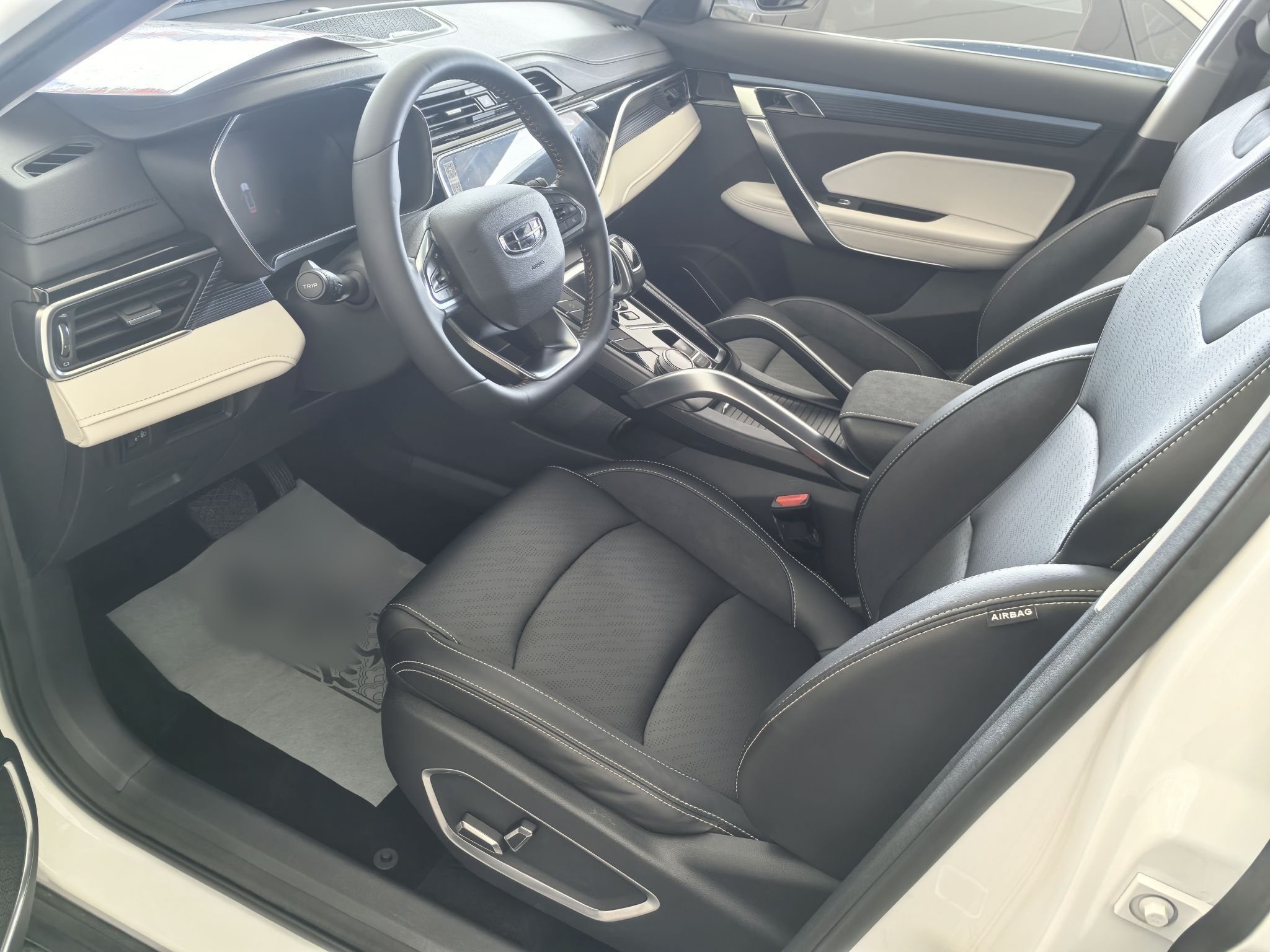 Geely Auto Emgrand X7 Sport 2022 Boyue X 1.8TD DCT ZhiShang Model — снимка 18