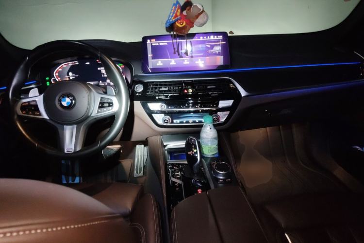 Used BMW 5 Series 2021 540i Sport Line M Sport Package Center Console