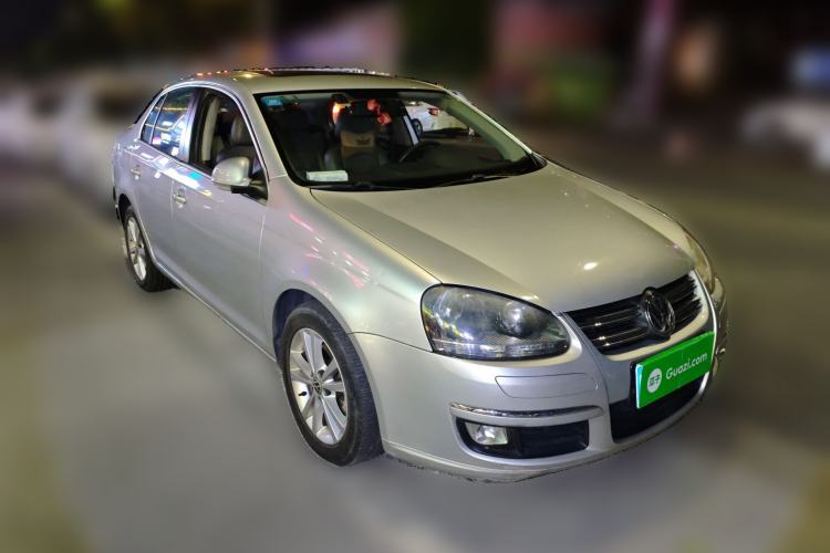 Used Volkswagen Sagitar 2011 1.4 TSI Automatic Tech Model Front Right 45 Deg