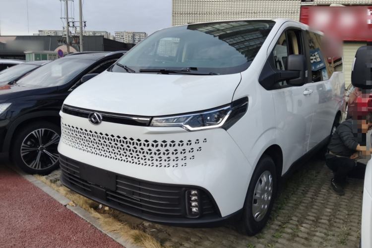 Used SAIC MAXUS Xintu V70 2023 2.0T Elite Edition Automatic Short Wheelbase Low Roof – 5/6 Seats
