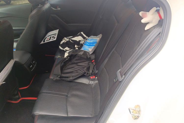 Used Mazda 3 Axela 2019 Cloud-Controlled Sedan 1.5L Automatic Luxury Model China VI Standard Left Rear Seat