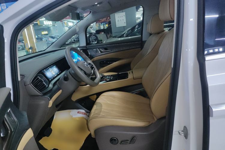 Used Denza D9 2022 DM-i 1040 Prestige Model