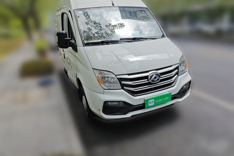 Used SAIC MAXUS Xintu V80 2021 2.0T Manual Classic City Delivery King Short Wheelbase Mid-Roof Design 3 Seats
