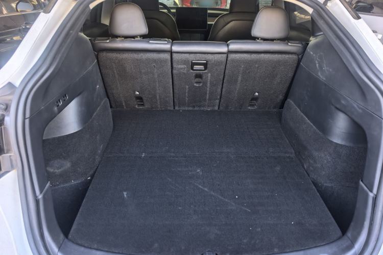 Used Tesla Model Y 2022 Long-Range All-Wheel-Drive Version
