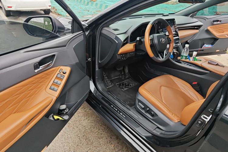 Used Toyota Avalon 2019 Dual-Engine 2.5L XLE Prestige Version China VI Standard