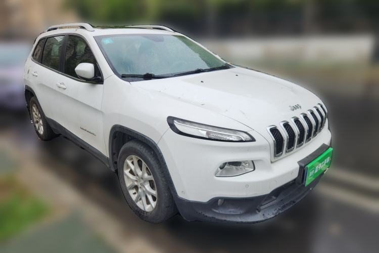 Used Jeep Cherokee 2016 2.4L Leading Smart Version Front Right 45 Deg