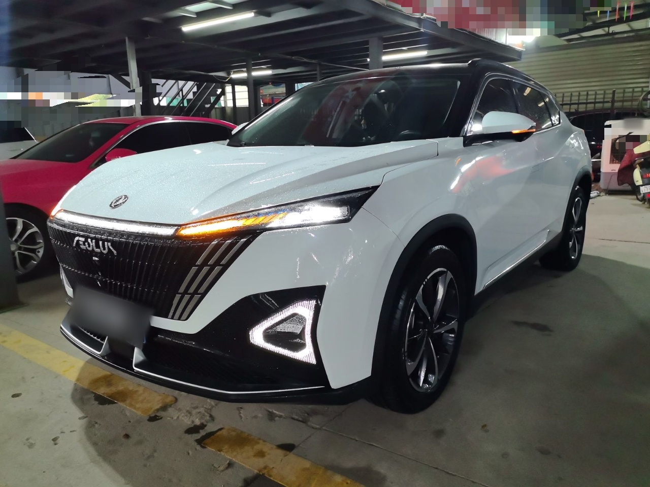 تحت مقدمة السيارة