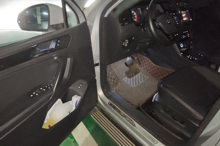 Used Volkswagen Tiguan L 2019 330TSI Automatic Two-Wheel Drive Smart Luxury Version China VI Standard Driver Seat