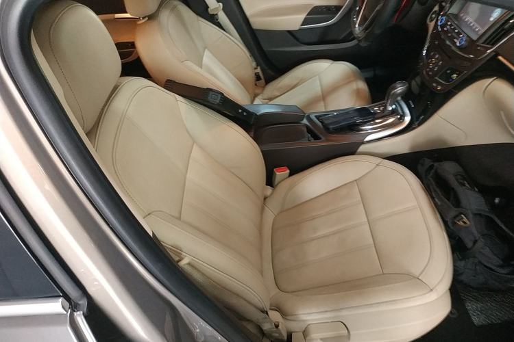 Used Buick Regal 2015 2.0L Elite Fashion Edition Right Front Seat