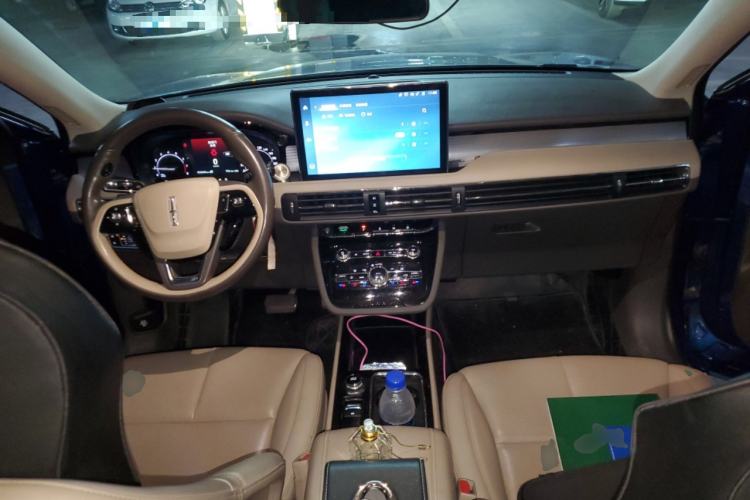 Used Lincoln Corsair 2020 2.0T Two-Wheel Drive Luxury Edition Center Console