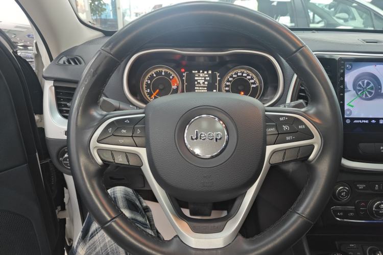 Used Jeep Cherokee 2016 2.4L Professional Edition
