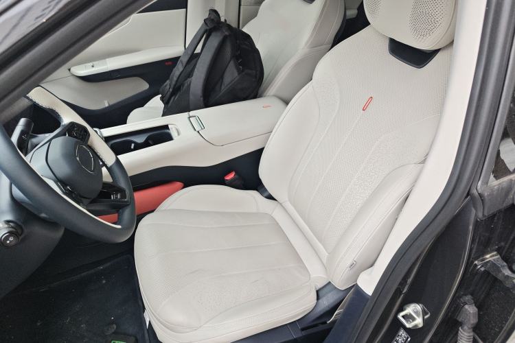 Used Lynk & Co 07 2024 EM-P 126 Long-Range Halo Left Front Seat