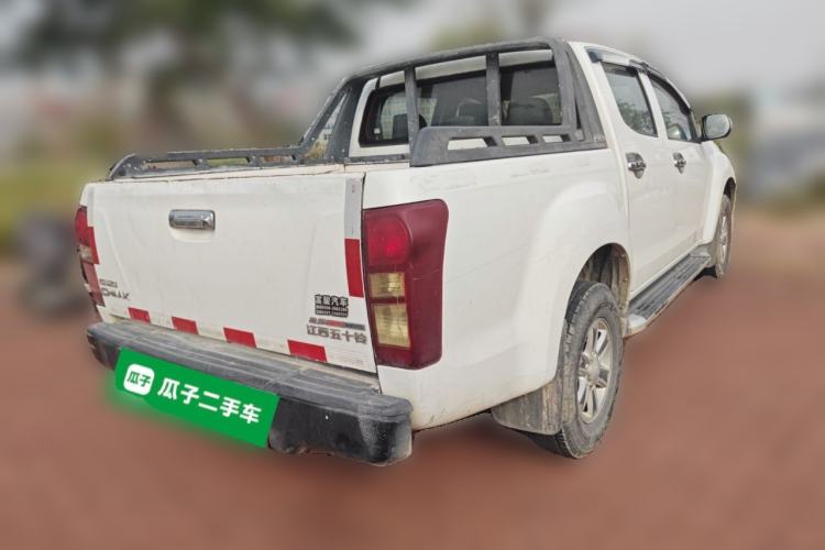 Used Isuzu D-MAX 2015 2.5T Two-Wheel Drive Automatic High-Performance Elite Version 4JK1
