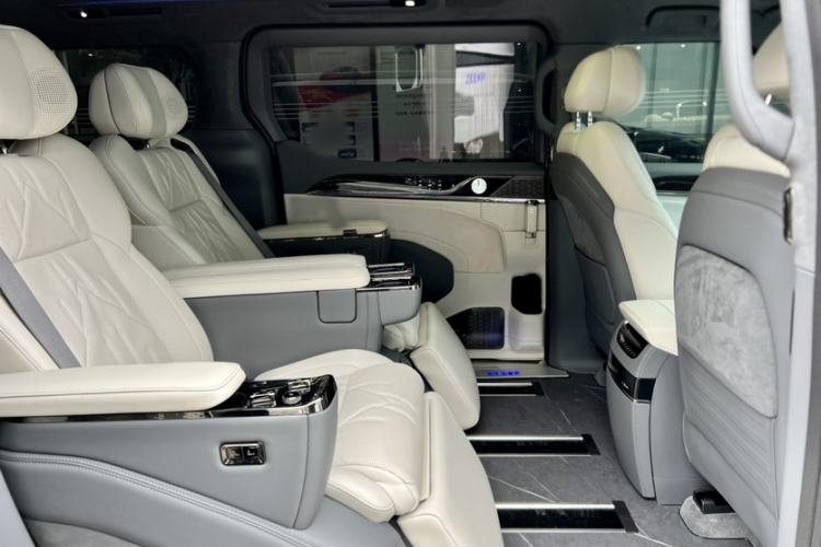 Used Zeekr 009 2024 Six-Seat Executive Version 4WD 108 kWh
