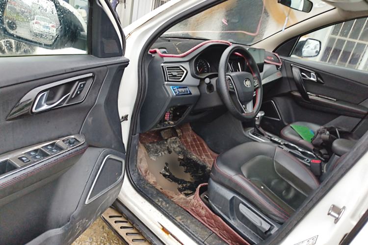 Used FAW Senya R7 2017 1.6L Automatic Smart Version Driver Seat