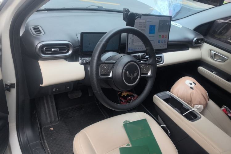 Used Wuling Bingo PLUS 2024 510 km Range 5-Seater Version Center Console