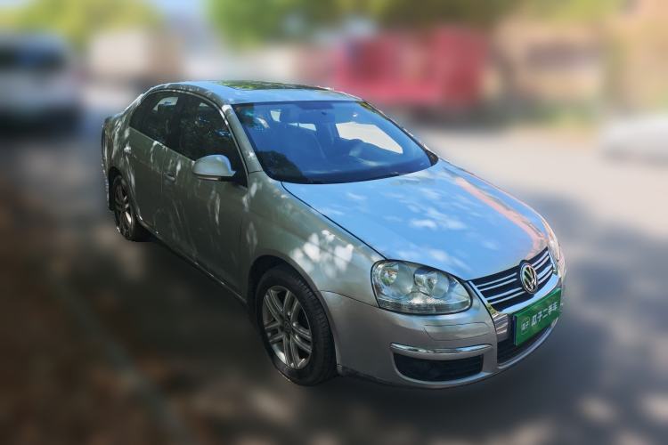 Used Volkswagen Sagitar 2010 1.4 TSI Automatic Luxury Model Front Right 45 Deg