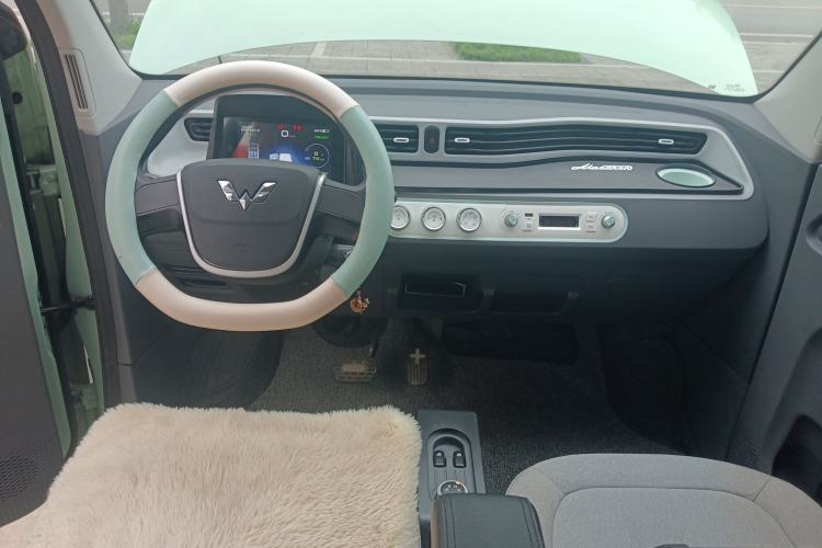Used Wuling Hongguang MINIEV 2021 Macaron Premium Model – Lithium Iron Phosphate Center Console