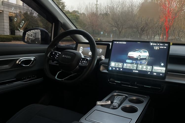 Used AION Y 2024 Younger Interior 5