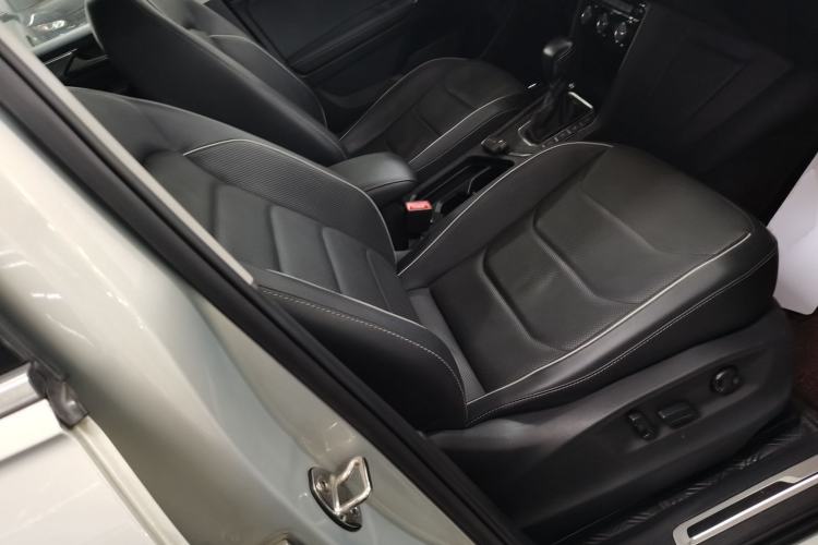 Used Volkswagen Tiguan L 2021 330TSI Automatic Two-Wheel Drive R-Line Flagship Edition
