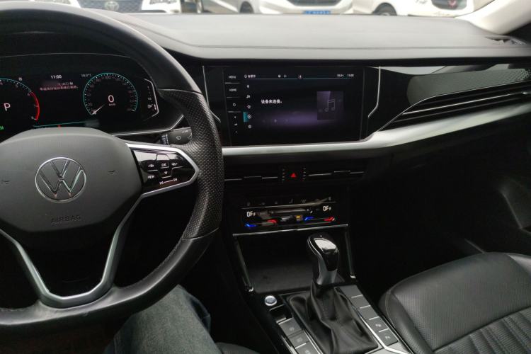 Used Volkswagen Passat 2022 330TSI Luxury Edition Center Console