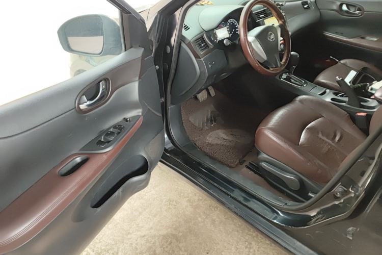 Used Nissan Tiida 2013 1.6L CVT Cool Cafe Edition
