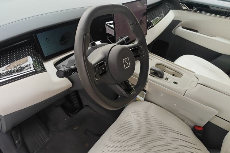 Used Zeekr 009 2024 7-Seater Walk-Through Version Four-Wheel Drive 108 kWh