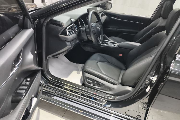 Used Toyota Camry 2023 2.0G Luxury Edition Driver Seat